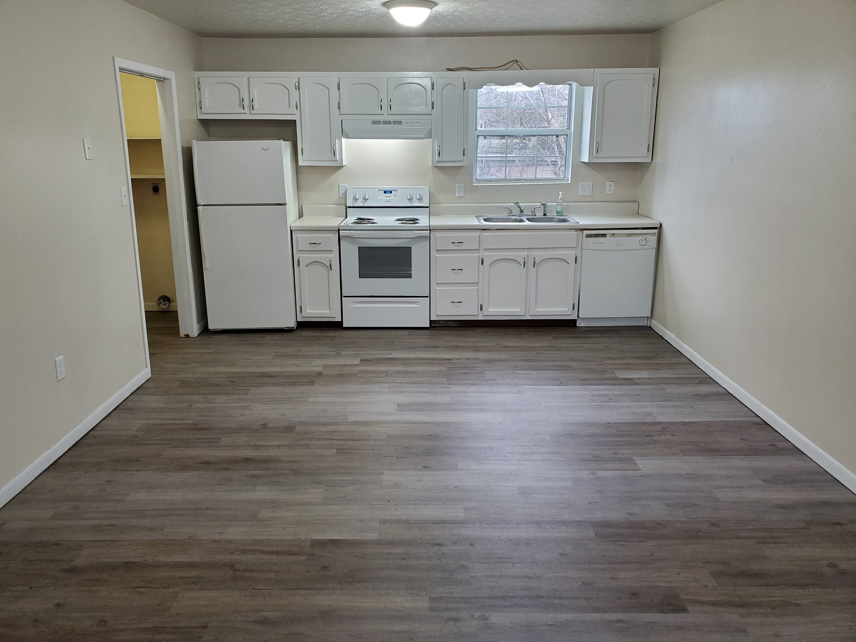 1416 North Butler Avenue - D